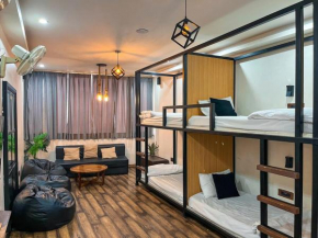 Leafyinn Bunk House